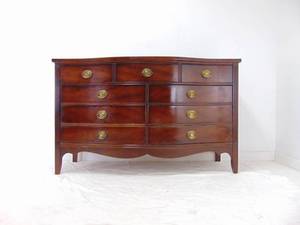 lot 24 image: Vintage Dixie Serpentine Mahogany Vintage Dresser