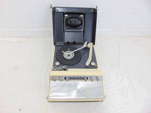 lot 198 image: Panasonic FM-AM Stereo Turntable Mo. SG-671 Made in Japan- Powers On