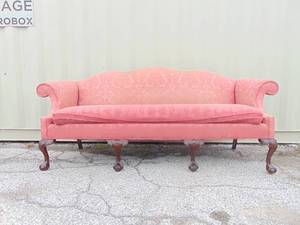 lot 801 image: Sherril Vintage Victorian Sofa- Pink