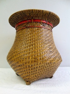 lot 204 image: Vintage Woven Basket- Vase Pattern