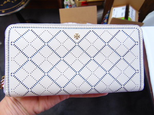 lot 113 image: Tory Burch Wallet