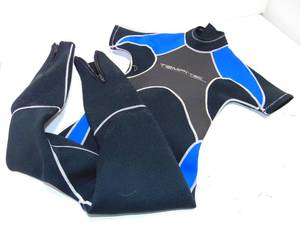 lot 344 image: Tempi-Tec Size Small Wetsuit - Pretty Thick