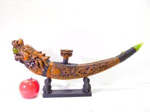 lot 165 image: Incredible Asian Horn Shaped Ceremonial Smoking Pipe on Stand