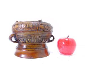 lot 167 image: Resin Vintage Chinese Lidded Bowl with Handles