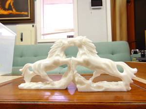 lot 173 image: Pair of Vintage White Onxy Handcarved Horse Sculptures