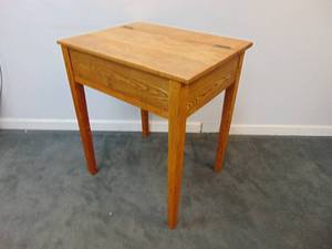 lot 510 image: Vintage Oak Lift Top Student Desk