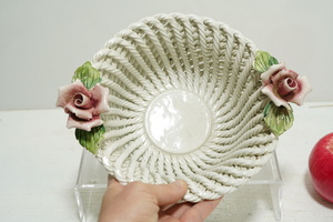 lot 314 image: Compodimonte Gorgeous Italian Handmade Porcelain Rope Bowl with Roses