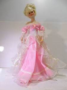 lot 243 image: Paradise Galleries Doll