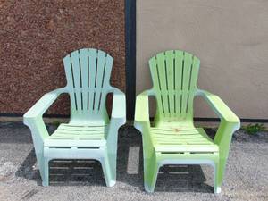 lot 319 image: Six Plastic PatioBeach Chairs- Lime and Hunter Green