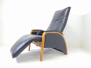 lot 279 image: Backsaver Zero Gravity Black Leather Chair