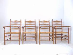 lot 285 image: Ethan Allen Set of 4 Heirloom Nutmeg Dining Chairs