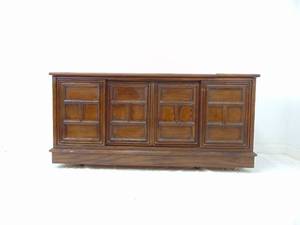 lot 288 image: Mid Century Pencrest 8458A-41 Stereo Console Credenza