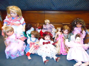 lot 258 image: Large Lot of Vintage Dolls- Some Porcelain