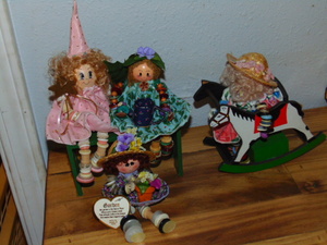 lot 260 image: Vintage c.1993 Baby Shelf Sitter Doll USA Garden Spools & Buttons Collection of FOUR Doll Furniture