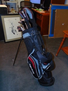 lot 261 image: Used Top Flite TOP FLITE 12 Piece Regular Flex Graphite Shaft Mens Club Set  Box of Golf Balls  Bag