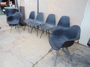lot 671 image: Set of Six Black Modern Chairs- Herman Miller