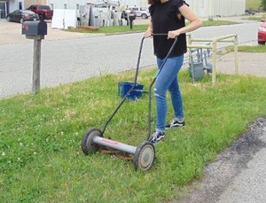 lot 673 image: 18 in. 5-Blade Manual Walk Behind Reel Lawn Mower- Great States Brand