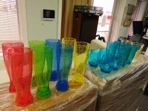lot 677 image: Lot of Acrylic Poolside Barware Drinking Glass - Lot of Many Colors