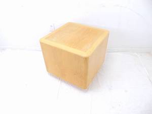 lot 682 image: Vintage Post Modern Oak Side Table with Rounded Corners