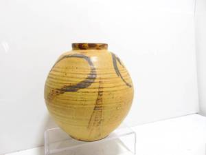 lot 363 image: Vintage Handmade Earth Toned Round Ceramic Vase