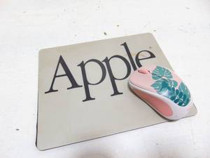 lot 182 image: Vintage Apple Brand Mousepad- 1980s