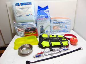 lot 279 image: Large PuppyPet Lot- Potty Pads, Collars, FoodDrink Dishes and so much more