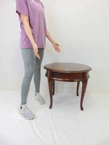 lot 90 image: Queen Anne Style Round Solid Wood Side Table