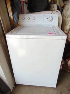 lot 211 image: Whirlpool Top Loading Washing Machine