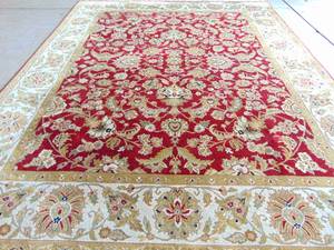 lot 8 image: Stunning Classical Clean Rug