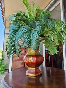 lot 60 image: Beautiful Faux Plant with Detailed Vase