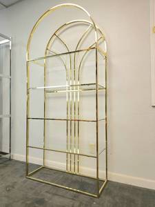 lot 3 image: Vintage Arched Top Polished Brass Finish and Glass Bookshelf Display Shelf