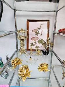 lot 34 image: Lot of Flower Figurines and Floral Art