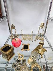 lot 37 image: Lot of Vintage Brass and Brass Tone Items