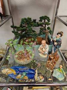 lot 40 image: Lot of Vintage Asian Items and Collectibles