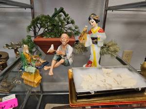 lot 41 image: Lot of Vintage Asian Items