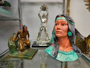 lot 43 image: Lot with 3 Vintage Native American Sculptures