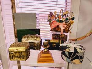 lot 73 image: Lot of Unique and Beautiful Vintage Boxes and more