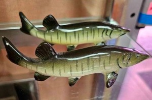 lot 84 image: Vintage Muskellunge Fish Salt & Pepper Shakers