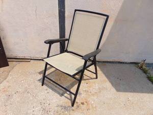 lot 305 image: Fold Up Beige Patio Chair