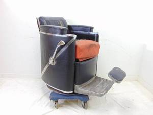 lot 224 image: President Vintage Antique Barbers Chair
