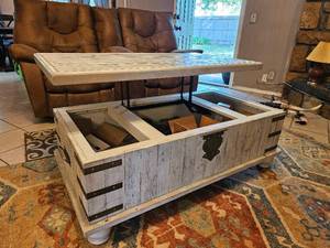 lot 314 image: Carynhurst Lift Top Coffee Table by ASHLEY FURNITURE