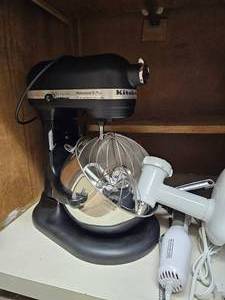 lot 329 image: KITCHENAID PRO 5 PLUS 5 QUART (KP25MOXBM)  (MATTE BLACK) LIKE NEW