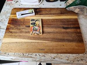lot 392 image: Architec Acacia Cutting Board  Accessories
