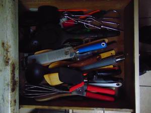 lot 391 image: Large Lot of Kitchen Utensils- Spatulas, Whisks, Tongs, ECT.