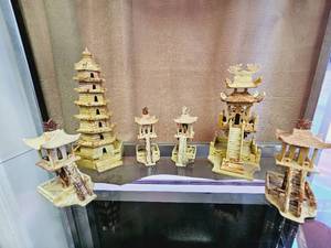 lot 197 image: Vintage Chinese Hard Stone Carved Decor