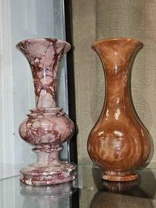 lot 198 image: Pair of Small Onyx Vases- Pink and Orange Onyx