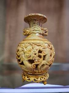lot 199 image: Very Detailed Chinese Onyx Vase with Dragons