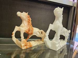 lot 204 image: Pair of Onyx Horse Sculptures- White Onyx Orange Onyx