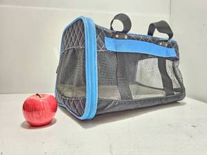 lot 260 image: Small Pet Carrier
