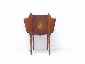 lot 558 image: Antique George III Style Bedside Commode